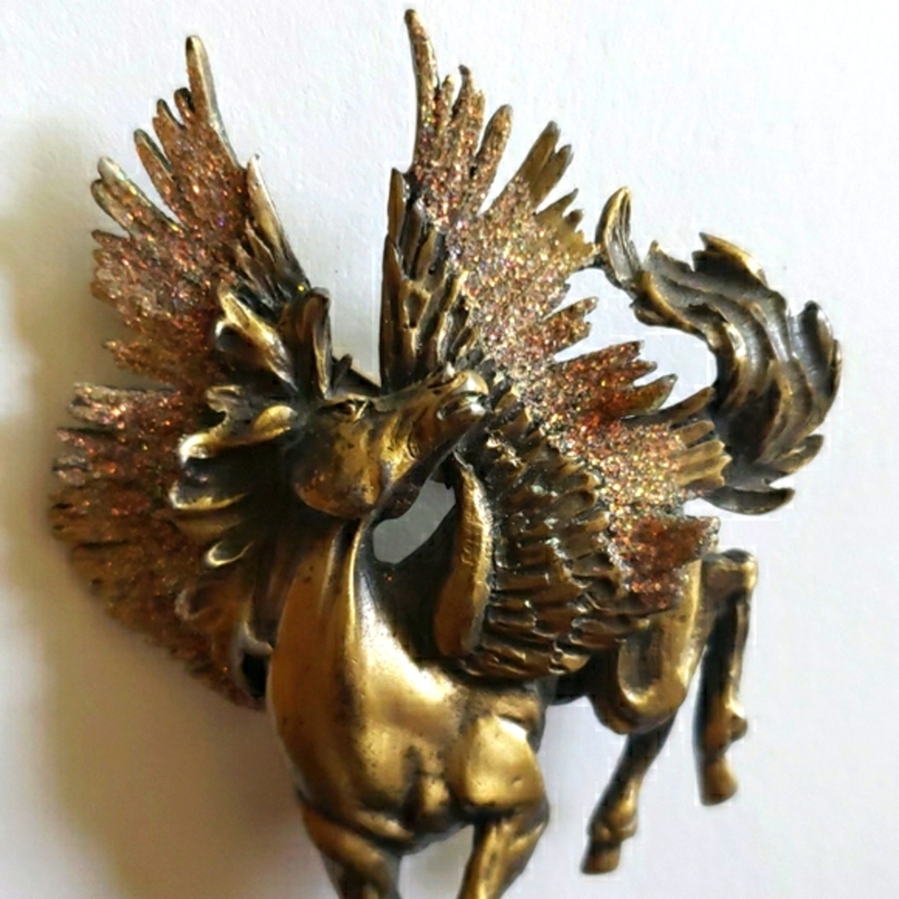 Vintage JJ brass Pegasus brooch - Picture 3 of 7